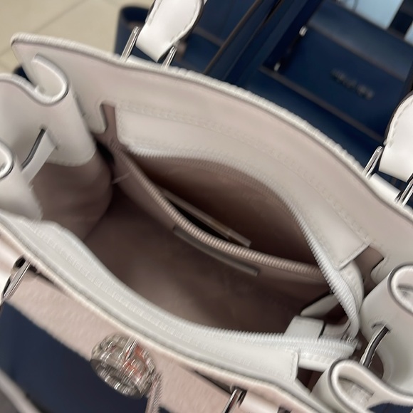 Michael Kors Hamilton Sm Logo Embossed Washed Denim Satchel Cross
Opt White 
NWT - Picture 5 of 16